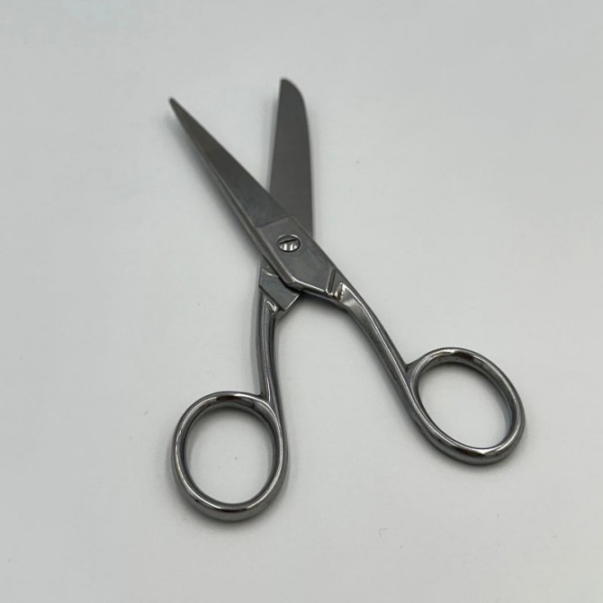 Портновские ножницы. Эргономичный дизайн, очень удобный для повседневного использования. Незаменимый помощник в домашнем хозяйстве.