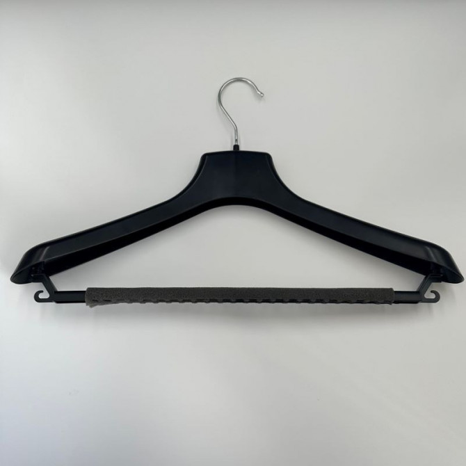 Plastmasas drēbju pakaramie